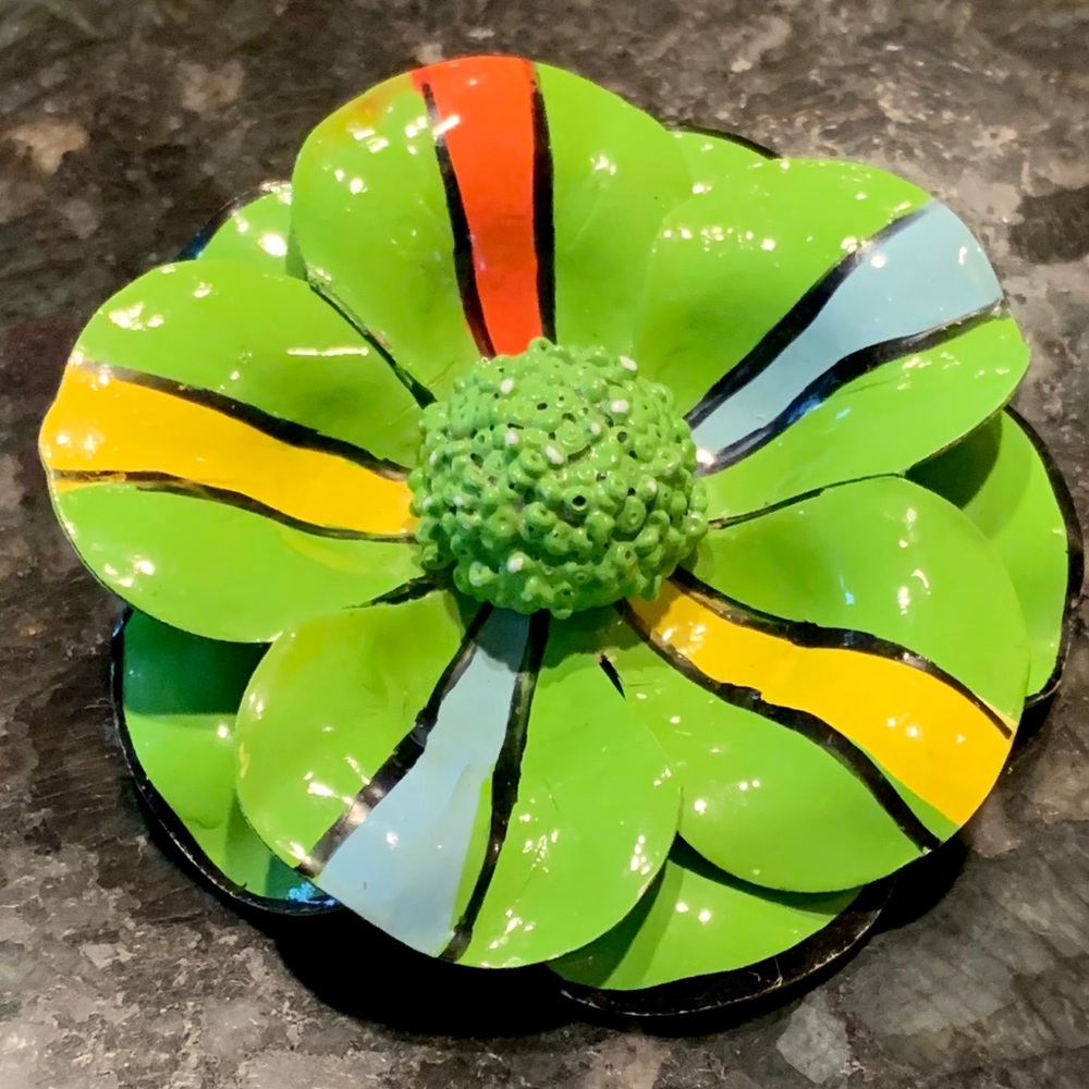 Vintage 60’s mid large flower brooch